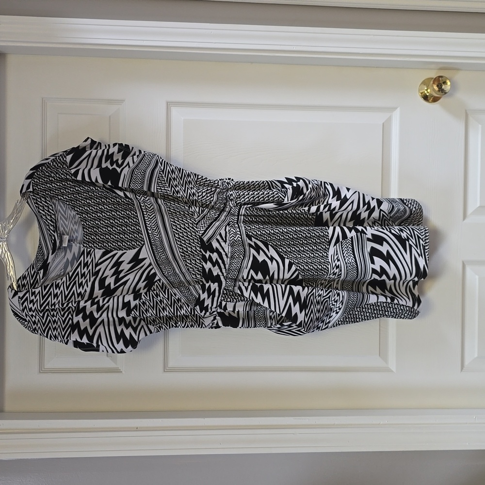 Dots Black & white geometric pattern A-line midi dress size 1x